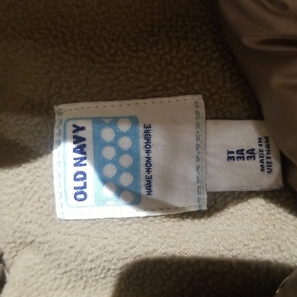 Old navy 3T winter jacket/puffer - Picture 2 of 4